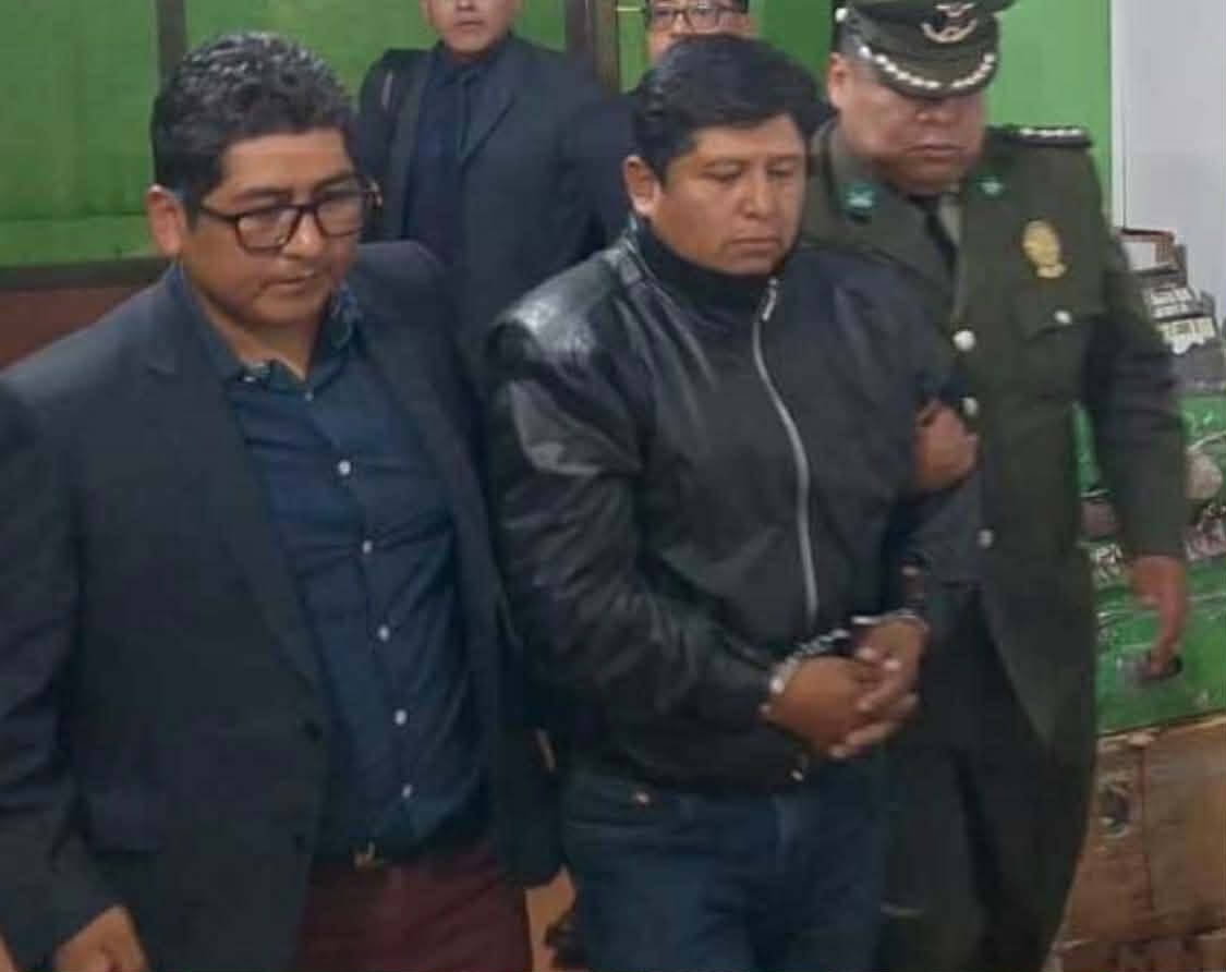 Por presunto enriquecimiento ilÃcito aprehenden a Juan Carlos Huarachi Por presunto enriquecimiento ilÃcito aprehenden a Juan Carlos Huarachi